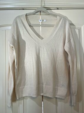 GAP Women's V-Neck Linen Blend Sweater in Cream SMALL